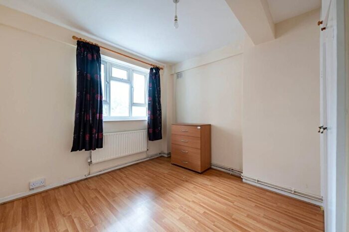 3 Bedroom Flat To Rent In Longfield Street, London, SW18