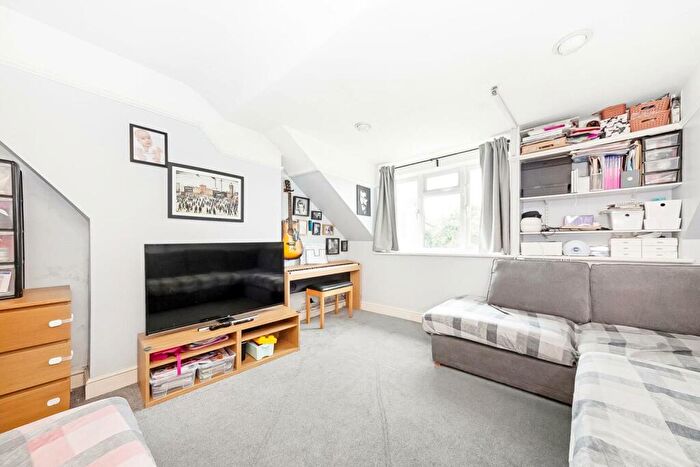 1 Bedroom Apartment To Rent In Underhill Road, East Dulwich, London, SE22