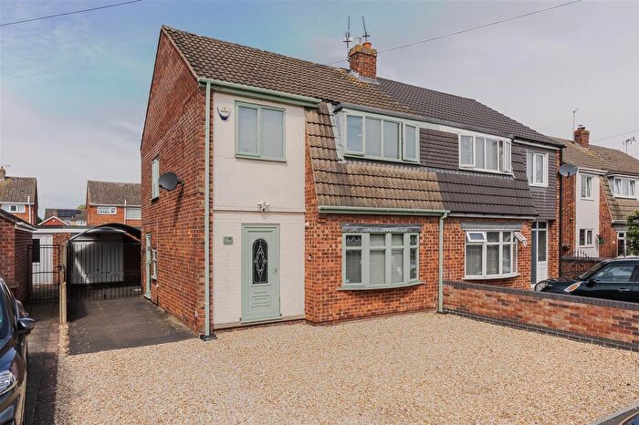 3 Bedroom Semi-Detached House To Rent In Aysgarth Avenue, Messingham, Scunthorpe, DN17