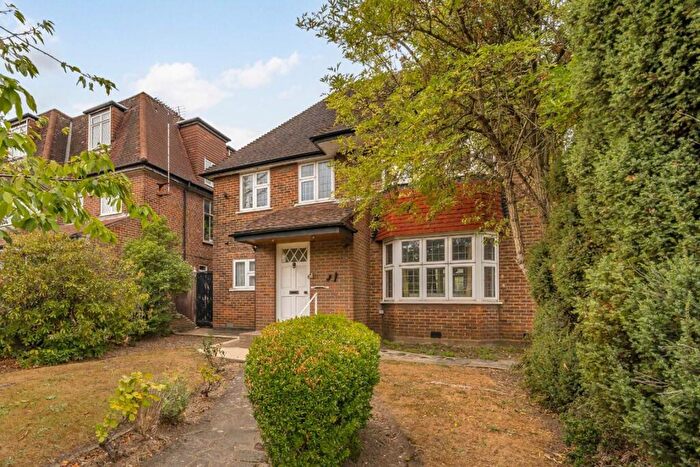 4 Bedroom Detached House For Sale In Prothero Gardens, London, NW4