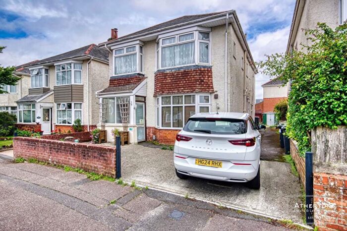 2 Bedroom Flat For Sale In The Avenue, Winton, Bournemouth, BH9