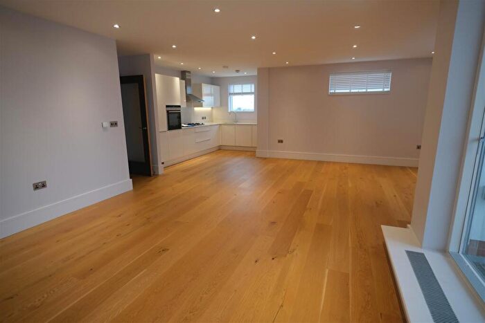 2 Bedroom Apartment To Rent In Eden Point Leigh-On-Sea, SS9