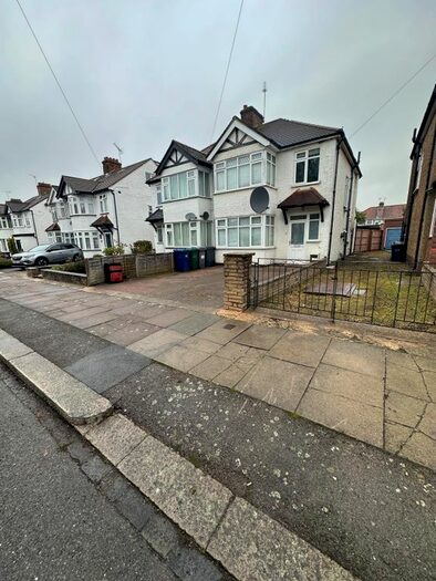 3 Bedroom Semi-Detached House To Rent In West Way, Edgware, HA8