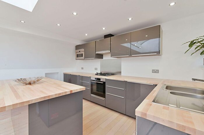4 Bedroom Flat For Sale In Chiswick High Road, Chiswick, London, W4