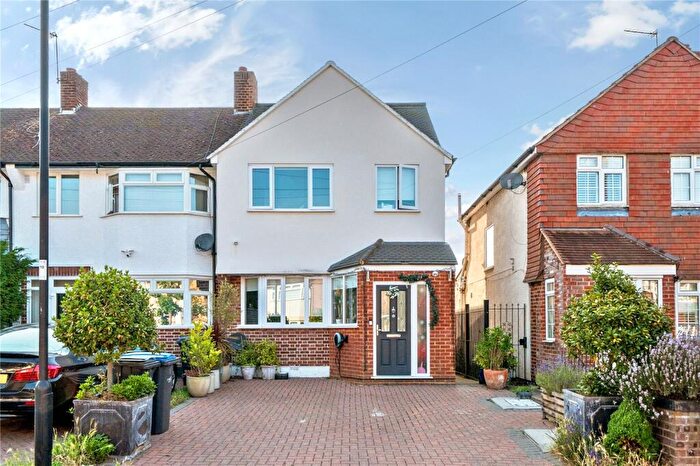 4 Bedroom End Of Terrace House For Sale In Kenilworth Crescent, Enfield, EN1