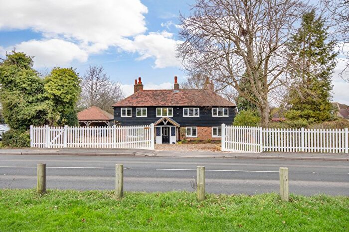 4 Bedroom Country House For Sale In Wrotham Road, Meopham, Gravesend, Kent, DA13
