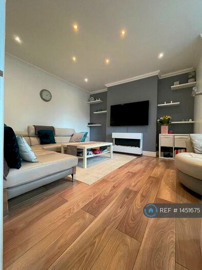 4 Bedroom Terraced House To Rent In Chillingham Road, Newcastle Upon Tyne, NE6