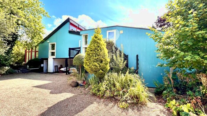 4 Bedroom Detached House For Sale In Winchester Road, Stroud, Petersfield, GU32