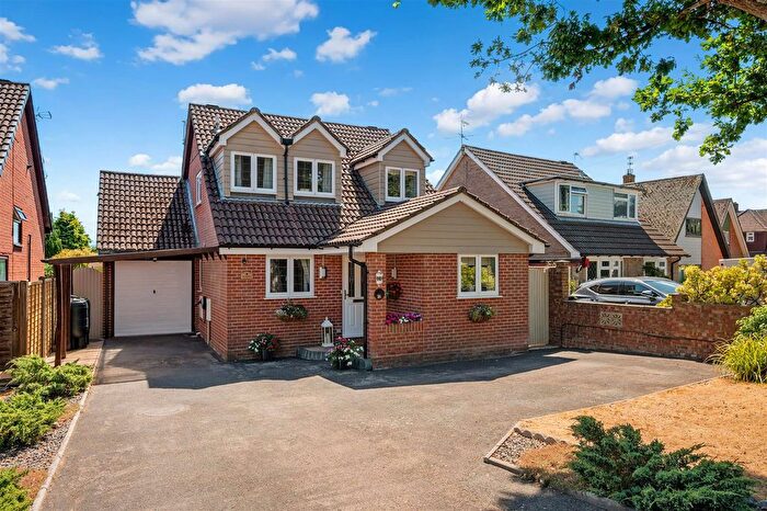 4 Bedroom Detached House For Sale In Oaklands Grove, Cowplain, PO8