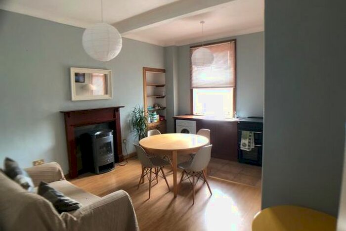 1 Bedroom Flat To Rent In Tron Square, Edinburgh, EH1