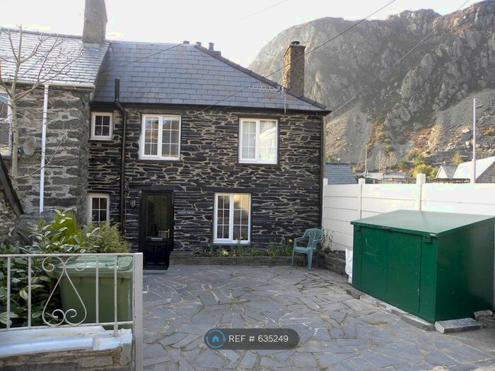 2 Bedroom End Of Terrace House To Rent In Park Square, Blaenau Ffestiniog, LL41