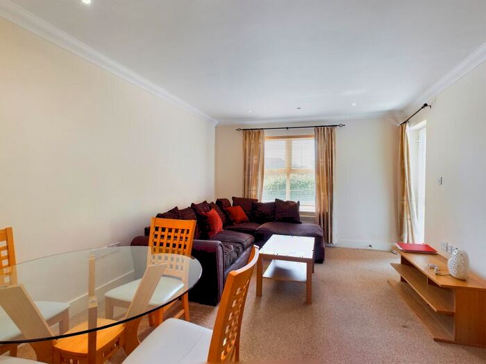 2 Bedroom Flat To Rent In Russell Road, Cranbourne, Basingstoke, RG21