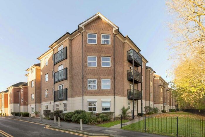 2 Bedroom Flat To Rent In Coppetts Road, London, N10