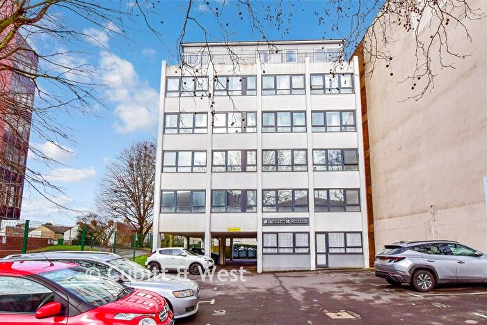 2 Bedroom Apartment For Sale In Kingston Crescent, Portsmouth, Hampshire, PO2