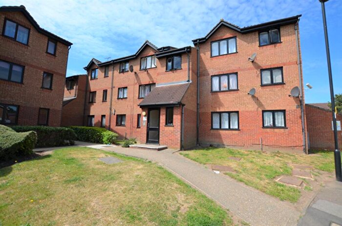1 Bedroom Flat To Rent In Larmans Road, Enfield, EN3