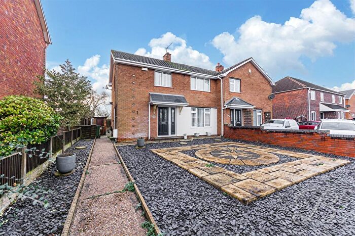 3 Bedroom Semi-Detached House To Rent In Egmanton Road, Meden Vale, Mansfield, NG20