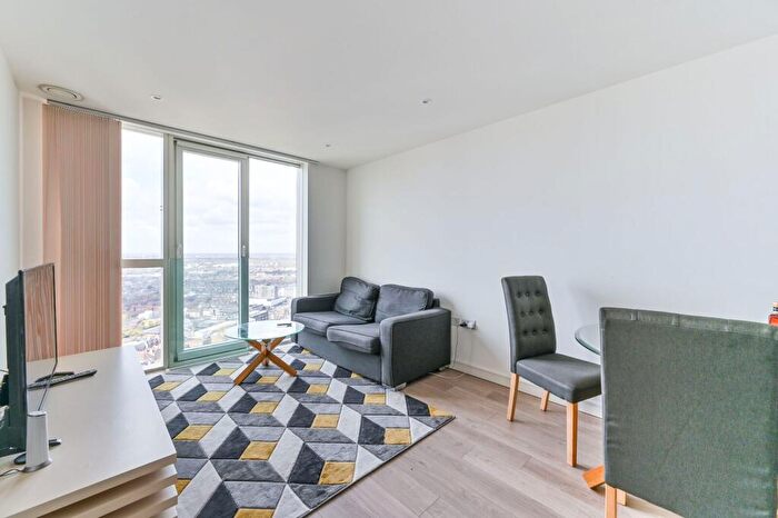 1 Bedroom Flat For Sale In Pinnacle Apartments, East Croydon, CR0