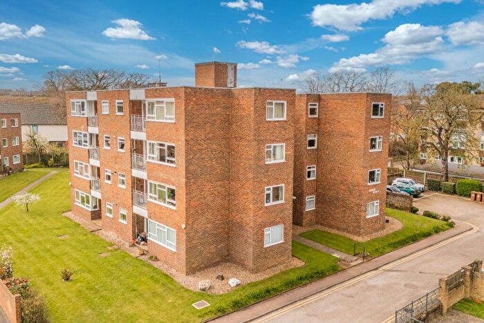 2 Bedroom Flat For Sale In Green Acres, The Crescent, Sidcup, Kent, DA14