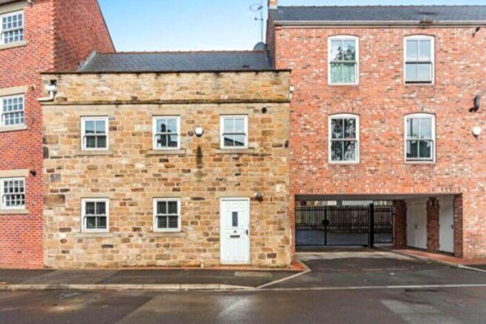 2 Bedroom Apartment To Rent In Rhodes Court, Leeds, LS27