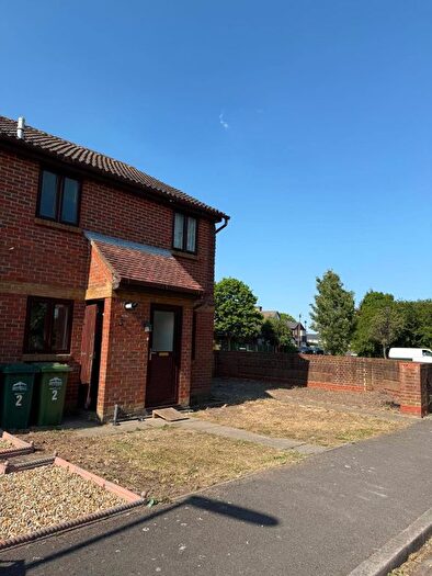 1 Bedroom Terraced House To Rent In Stanwell, TW19