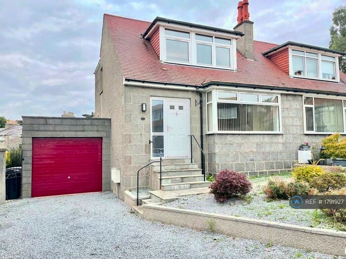 3 Bedroom Semi-Detached House To Rent In Highgate Gardens, Aberdeen, AB11