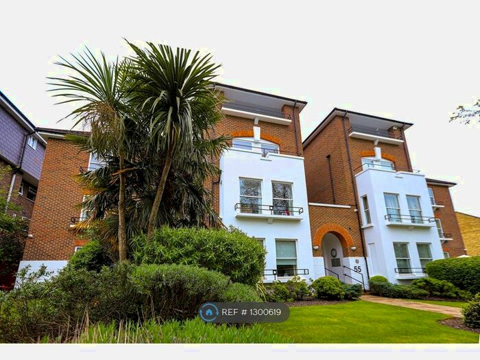 2 Bedroom Flat To Rent In Wooderson Court, Beckenham BR3