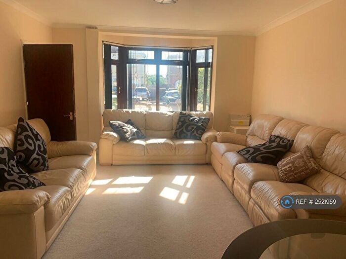 5 Bedroom Semi Detached House To Rent In Cricket Road, Oxford, OX4