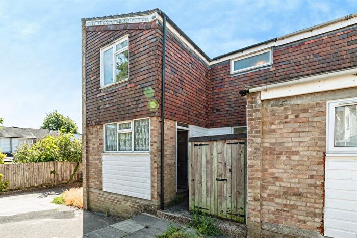 3 Bedroom End Of Terrace House For Sale In Coleman Close, Basingstoke, RG21