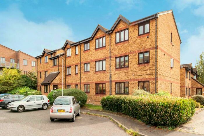 Apartment To Rent In Vignoles Road, Romford, Essex, RM7