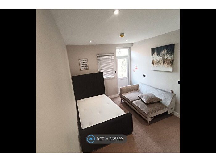 Studio To Rent In St James's Road, Croydon, CR0
