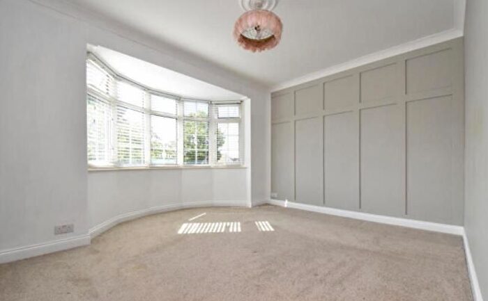 4 Bedroom Semi-Detached House For Sale In Southborough Lane, Bromley, BR2