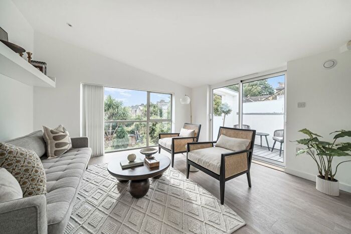 2 Bedroom Flat For Sale In Maplestead Road, London, SW2