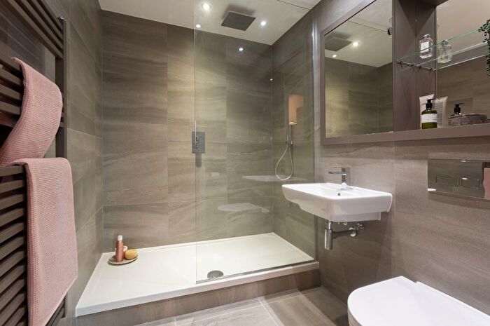 1 Bedroom Flat To Rent In New York Square, Quarry Hill, Leeds, LS2