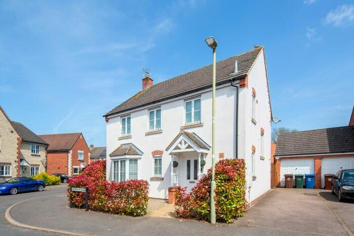 4 Bedroom Detached House For Sale In Corncrake Way, Bicester, Oxfordshire, OX26