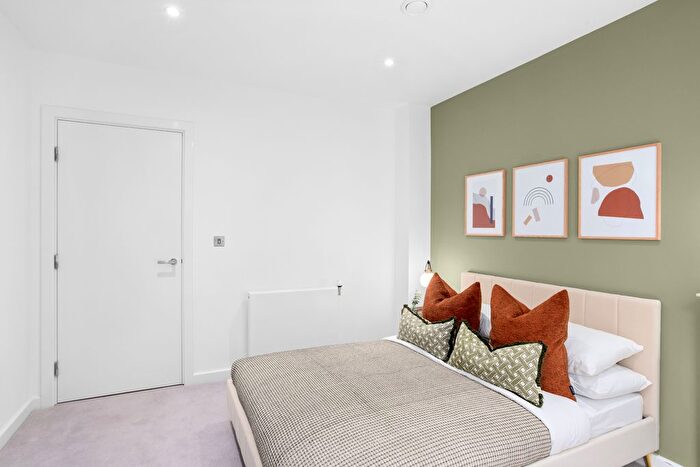 2 Bedroom Flat For Sale In Goswell Road, Islington, EC1V