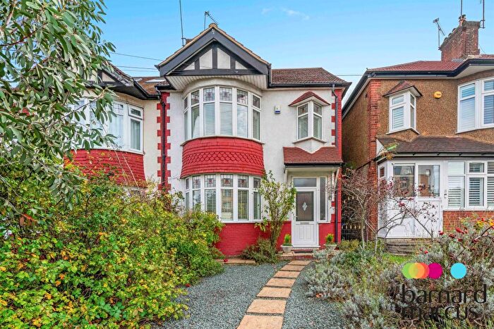 4 Bedroom Semi-Detached House For Sale In Waterfall Road, London, N11