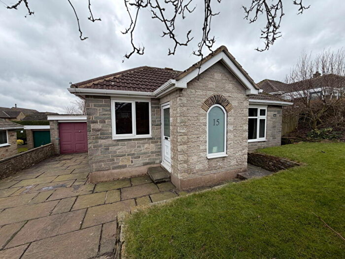 3 Bedroom Detached Bungalow For Sale In Greenside, Hoylandswaine, Sheffield, S36