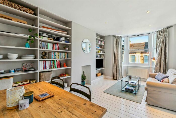 2 Bedroom Flat To Rent In Fairmount Road, London, SW2