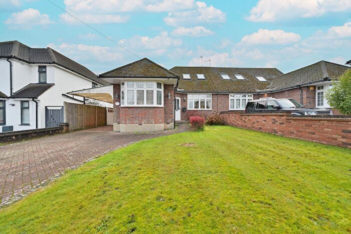 4 Bedroom Semi Detached Bungalow For Sale In Bucknalls Lane, Watford, WD25