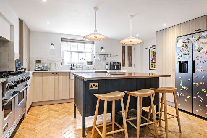 3 Bedroom Terraced House For Sale In Theberton Street, Barnsbury, London, N1 - Photo 8