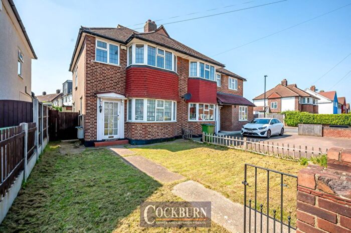 3 Bedroom Semi-Detached House To Rent In Sparrows Lane, London, SE9