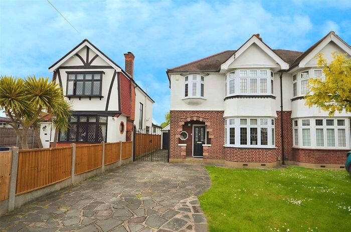 3 Bedroom Semi-Detached House To Rent In Kenilworth Gardens, Hornchurch, Esex, RM12