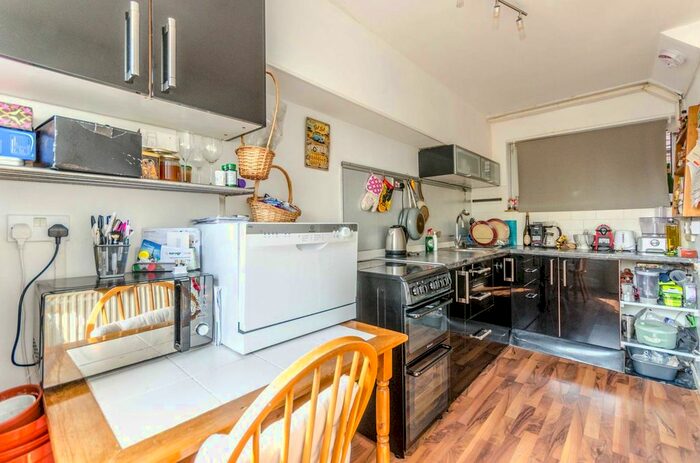 1 Bedroom Flat To Rent In Upper Hawkwell Walk, Islington, London, N1