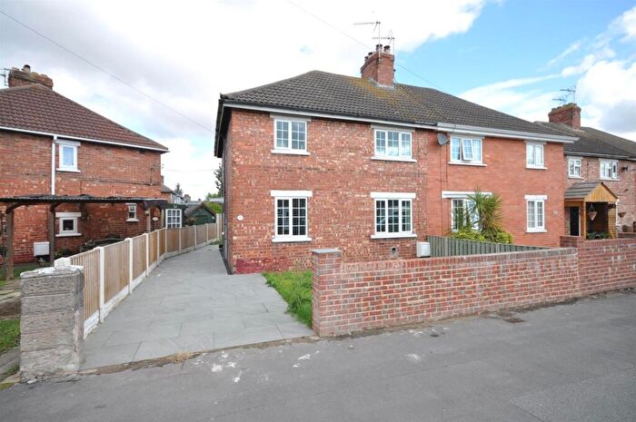 3 Bedroom Semi-Detached House For Sale In Grange Road, Moorends, Doncaster, DN8