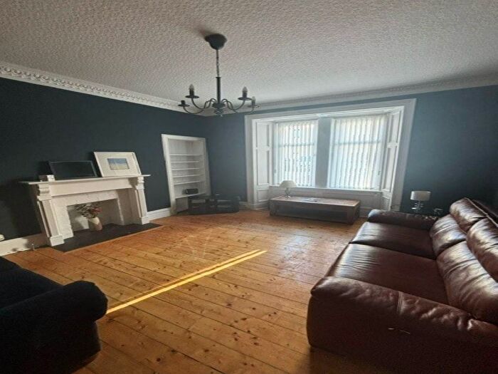 2 Bedroom Flat To Rent In Roseburn Drive, Edinburgh, EH12