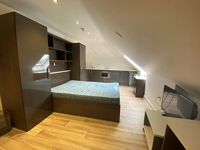 Studio To Rent In High Road, SO16