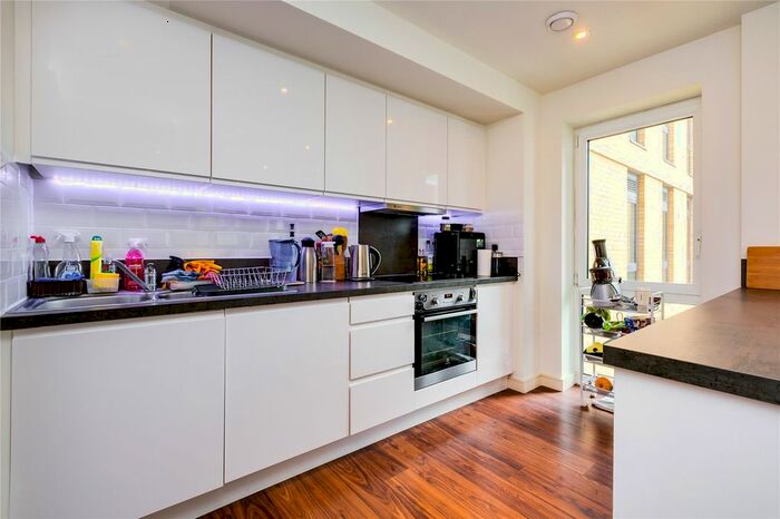 2 Bedroom Flat To Rent In Enterprise Way, London, SW18