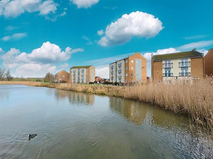 2 Bedroom Flat For Sale In Clenshaw Path, Basildon, SS14