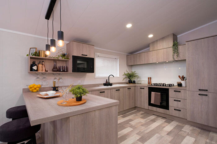 2 Bedroom Lodge For Sale In Winchester, Hampshire, Winchester, Hampshire, SO21