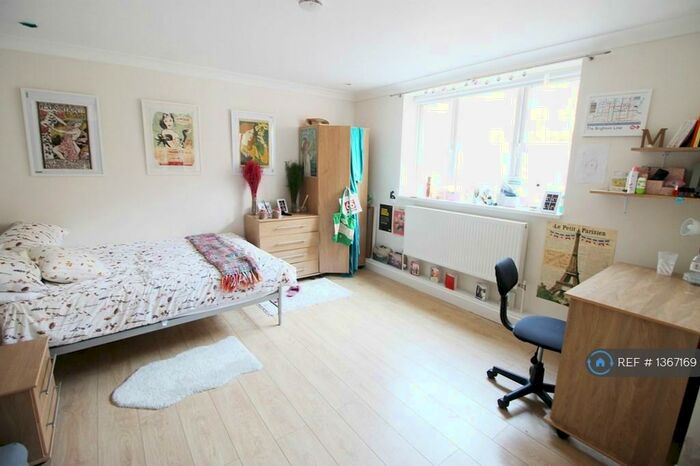 5 Bedroom Flat To Rent In Camden Road, London, NW1